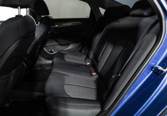 Подержанный автомобиль Hyundai Sonata 2017 года (10 фото)