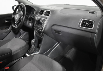 Подержанный автомобиль Volkswagen Polo Sedan 2016 года (12 фото)
