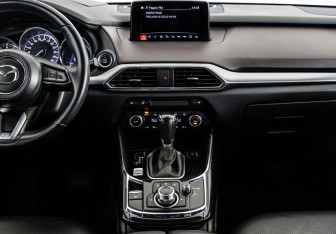 Подержанный автомобиль Mazda CX-9 2017 года (14 фото)