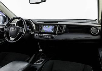 Подержанный автомобиль Toyota RAV4 2018 года (9 фото)