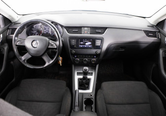 Подержанный автомобиль Skoda Octavia Liftback 2014 года (11 фото)