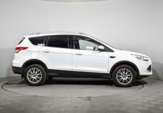 Подержанный автомобиль Ford Kuga 2015 года (4 фото)
