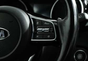 Подержанный автомобиль Kia Ceed Hatchback 2018 года (19 фото)