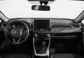 Подержанный автомобиль Toyota RAV4 2020 года (10 фото)