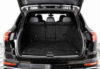 Подержанный автомобиль Porsche Cayenne 2015 года (35 фото)