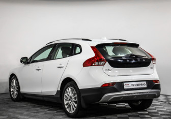 Подержанный автомобиль Volvo V40 Cross Country 2014 года (7 фото)
