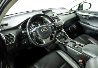 Подержанный автомобиль Lexus NX 2017 года (11 фото)