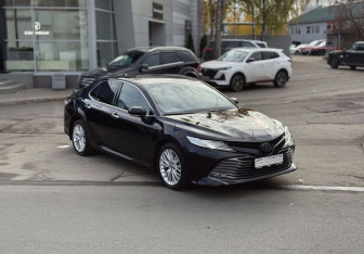 Подержанный автомобиль Toyota Camry Sedan 2019 года (3 фото)