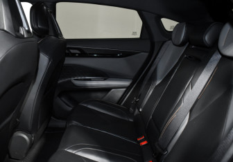 Подержанный автомобиль Changan UNI-V 2023 года (12 фото)