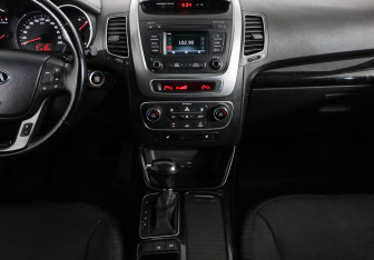 Подержанный автомобиль Kia Sorento 2015 года (14 фото)