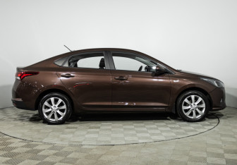 Подержанный автомобиль Hyundai Solaris Sedan 2021 года (4 фото)