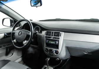 Подержанный автомобиль Chevrolet Lacetti Sedan 2010 года (9 фото)