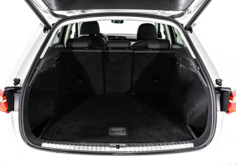 Подержанный автомобиль Audi Q3 2019 года (25 фото)