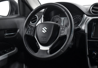 Подержанный автомобиль Suzuki Vitara 2018 года (15 фото)