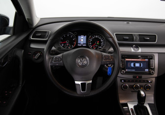 Подержанный автомобиль Volkswagen Passat Sedan 2012 года (10 фото)