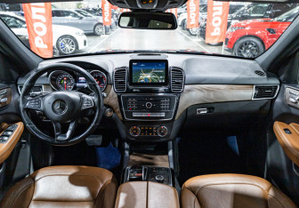 Подержанный автомобиль Mercedes-Benz GLE 2016 года (24 фото)