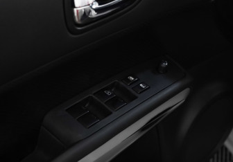 Подержанный автомобиль Nissan X-Trail 2013 года (11 фото)