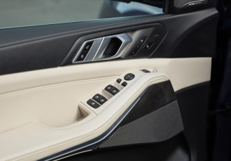 Подержанный автомобиль BMW X5 2020 года (24 фото)