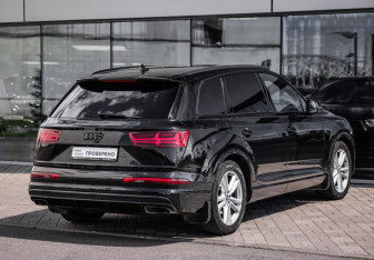 Подержанный автомобиль Audi Q7 2018 года (6 фото)