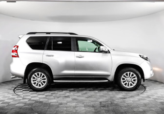 Подержанный автомобиль Toyota Land Cruiser Prado 2014 года (6 фото)