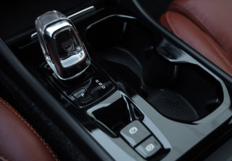 Подержанный автомобиль Volvo XC40 2019 года (18 фото)