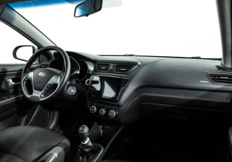 Подержанный автомобиль Kia Rio Sedan 2015 года (9 фото)