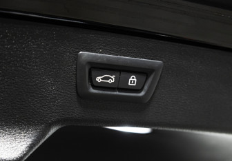 Подержанный автомобиль BMW X6 2016 года (36 фото)