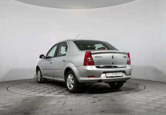 Подержанный автомобиль Renault Logan Sedan 2013 года (7 фото)