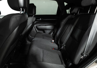 Подержанный автомобиль Kia Sorento 2016 года (10 фото)