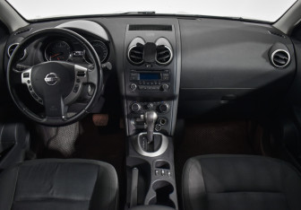 Подержанный автомобиль Nissan Qashqai 2012 года (13 фото)