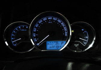 Подержанный автомобиль Toyota Corolla Sedan 2014 года (12 фото)