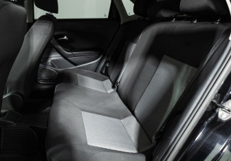 Подержанный автомобиль Volkswagen Polo Sedan 2012 года (10 фото)