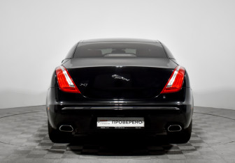 Подержанный автомобиль Jaguar XJ 2011 года (6 фото)