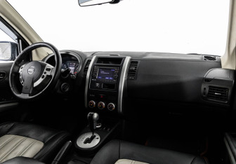 Подержанный автомобиль Nissan X-Trail 2013 года (9 фото)