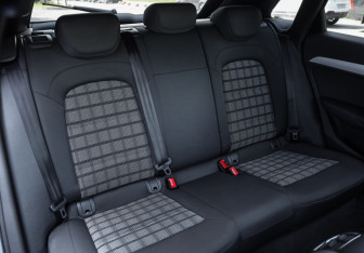 Подержанный автомобиль Audi Q3 2016 года (23 фото)