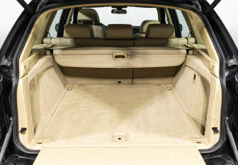 Подержанный автомобиль BMW X5 2008 года (15 фото)