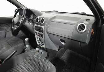 Подержанный автомобиль Renault Logan Sedan 2009 года (12 фото)