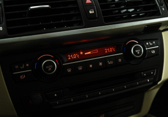 Подержанный автомобиль BMW X6 2013 года (20 фото)