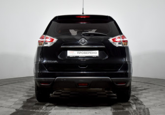 Подержанный автомобиль Nissan X-Trail 2015 года (6 фото)