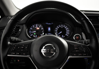 Подержанный автомобиль Nissan X-Trail 2019 года (17 фото)
