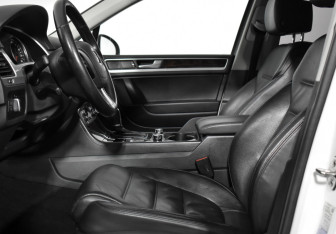 Подержанный автомобиль Volkswagen Touareg 2012 года (12 фото)