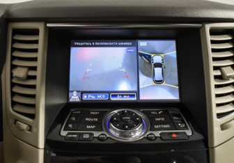 Подержанный автомобиль Infiniti QX70 2014 года (18 фото)