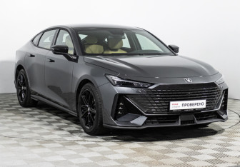 Подержанный автомобиль Changan UNI-V 2023 года (3 фото)