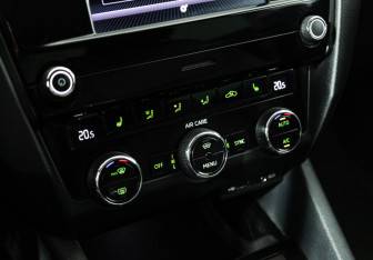 Подержанный автомобиль Skoda Octavia Liftback 2017 года (15 фото)
