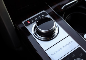 Подержанный автомобиль Land Rover Range Rover 2017 года (23 фото)