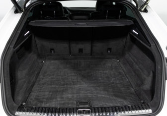 Подержанный автомобиль Audi Q8 2019 года (24 фото)