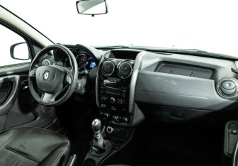 Подержанный автомобиль Renault Duster 2016 года (9 фото)