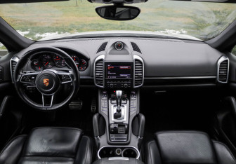 Подержанный автомобиль Porsche Cayenne 2014 года (11 фото)