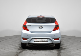 Подержанный автомобиль Hyundai Solaris Hatchback 2014 года (6 фото)