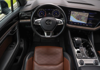 Подержанный автомобиль Volkswagen Touareg 2020 года (11 фото)